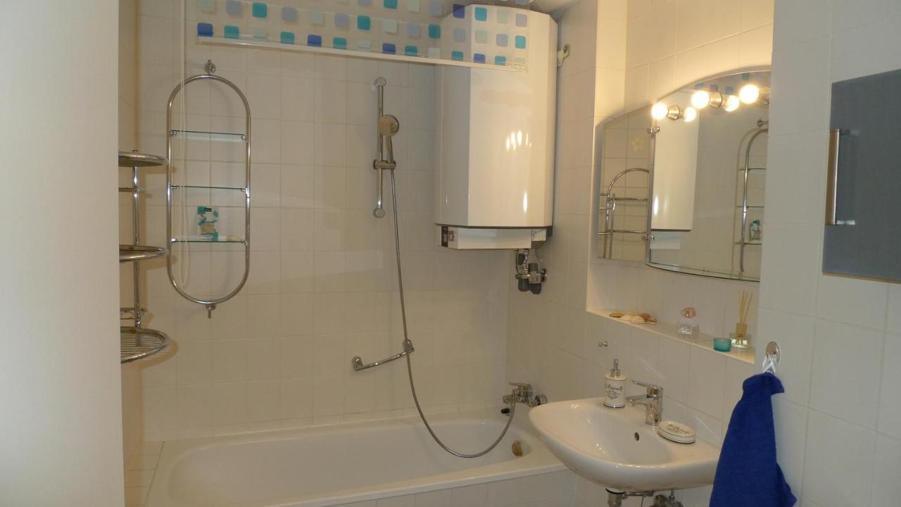 Aquamarin - Charmantes Appartement Mit Balkon Росток Екстериор снимка